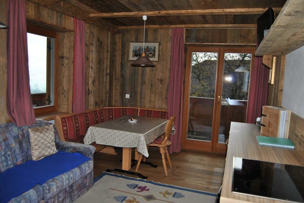 Ferienwohnung-Almstadel-Galtinerhof-Südtirol-Wohnbereich-1024x685