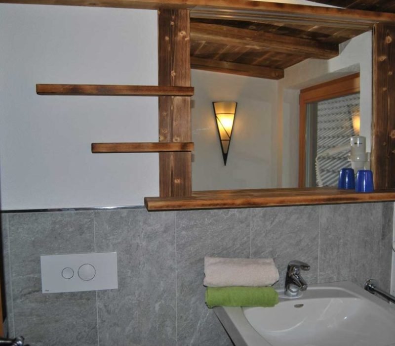 Ferienwohnung-Almstadel-Galtinerhof-Südtirol-Badezimmer-1024x685